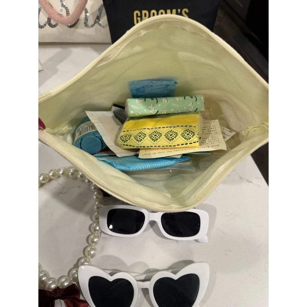 Grooms & Brides Emergency Kits Just Married Bag‎ Pearl Dog Collar Purse glasses